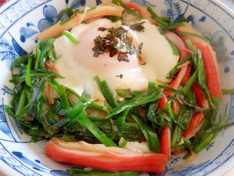 まるごと卵の巣ごもりニラ玉丼